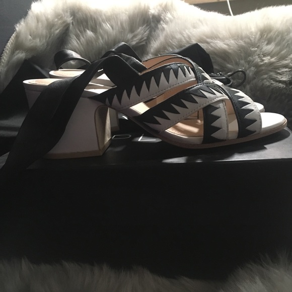 new PLV leather heel sandals - Picture 6 of 8